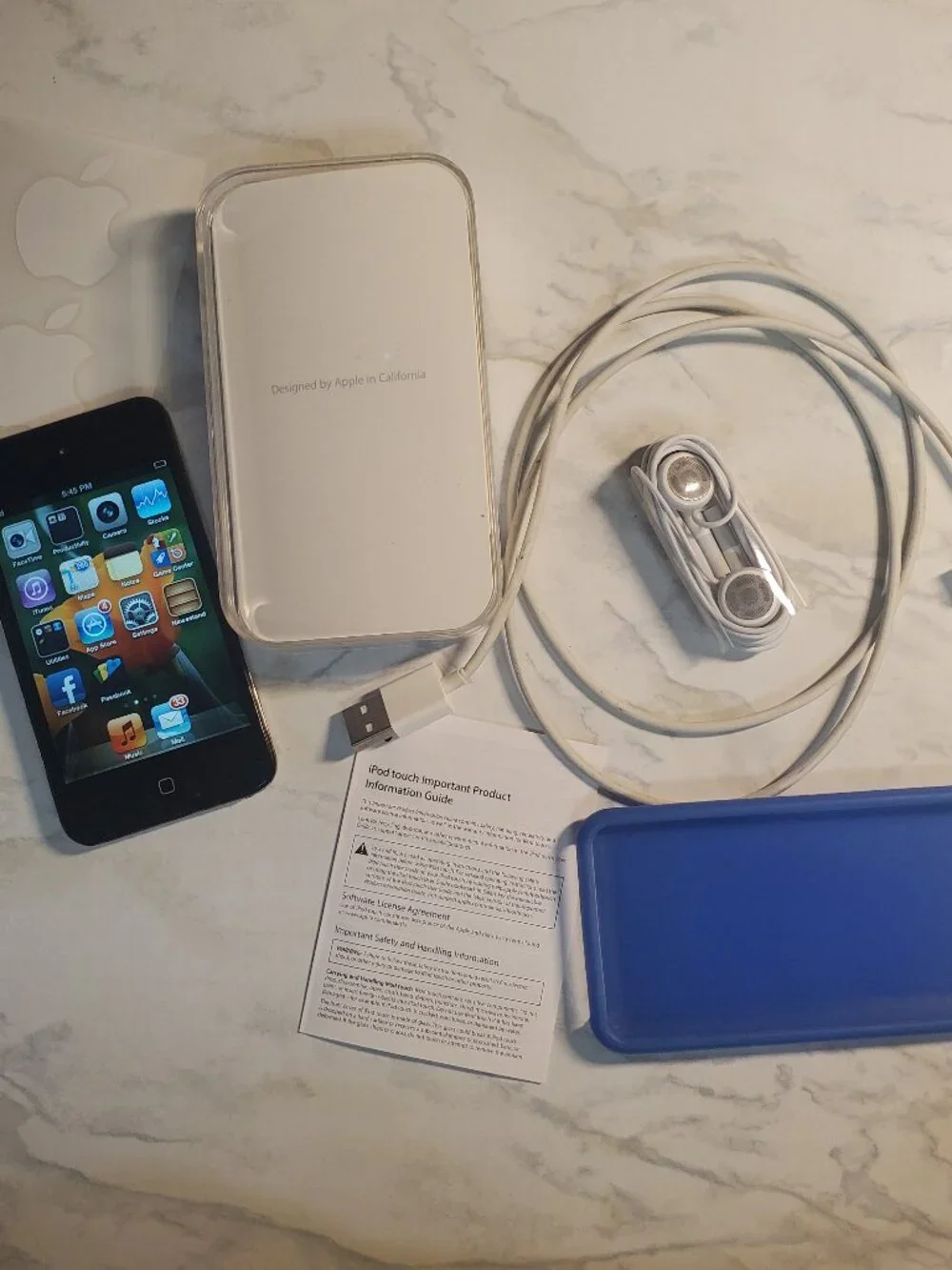 Apple iPod Touch, 32 GB, Model A1367 (4th Generation)